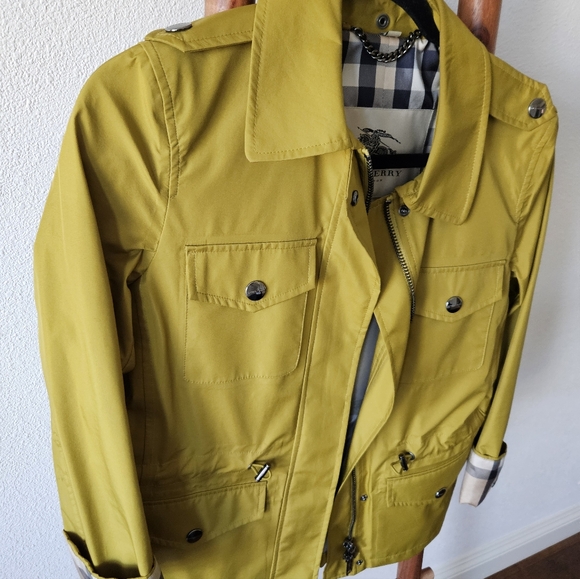 Burberry Mustard Gold Rain Jacket - Picture 4 of 16